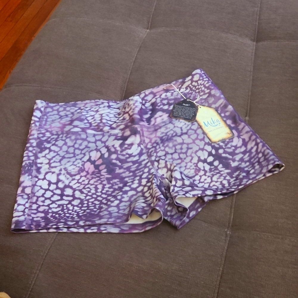 Mika Yoga shorts